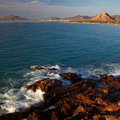 Playas de arena y rocosas